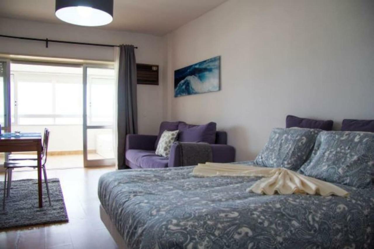 Wonderful Studio Apartment In Front Of The Beach Costa de Caparica Luaran gambar